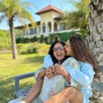 Shakti Mohan Instagram - A mother like no other @kusum8114 Happy birthday mattuuuu ☀️ Absolutely no one like you in the world You’re jus edible… love youuuuu my mommy🤍 Check out papa’s jealousy in the last picture 🤦🏻‍♀️ @sula_vineyards #sulavinyards #sulalife