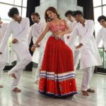 Shakti Mohan Instagram - Excited to share the magic of Gujarat with you all in association with @cokestudiobharat Absolutely can’t stop grooving on this track 🙌🏻 It was such a blast to put together the rich culture of Gujarat in this reel, hope you like this added touch of desi on my page 💃 #CokeStudioBharat #ApnaSunao #Khalasi #Ad Create your reels of the #Khalasi hookstep and don't forget to tag @cokestudiobharat