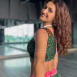 Shakti Mohan Instagram - Warming up for the Wedding season 🌷 #sangeetpractice 🦥 Guess how many weddings am attending in next 15 days 👀