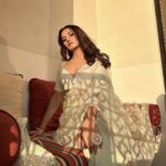 Shakti Mohan Instagram – feelin sunny 🌤️

styled by- @isolatednee
assisted by- @styling_by_shruti @shraddha.dange
dress – @madsamtinzin
ring -@soranamjewels
