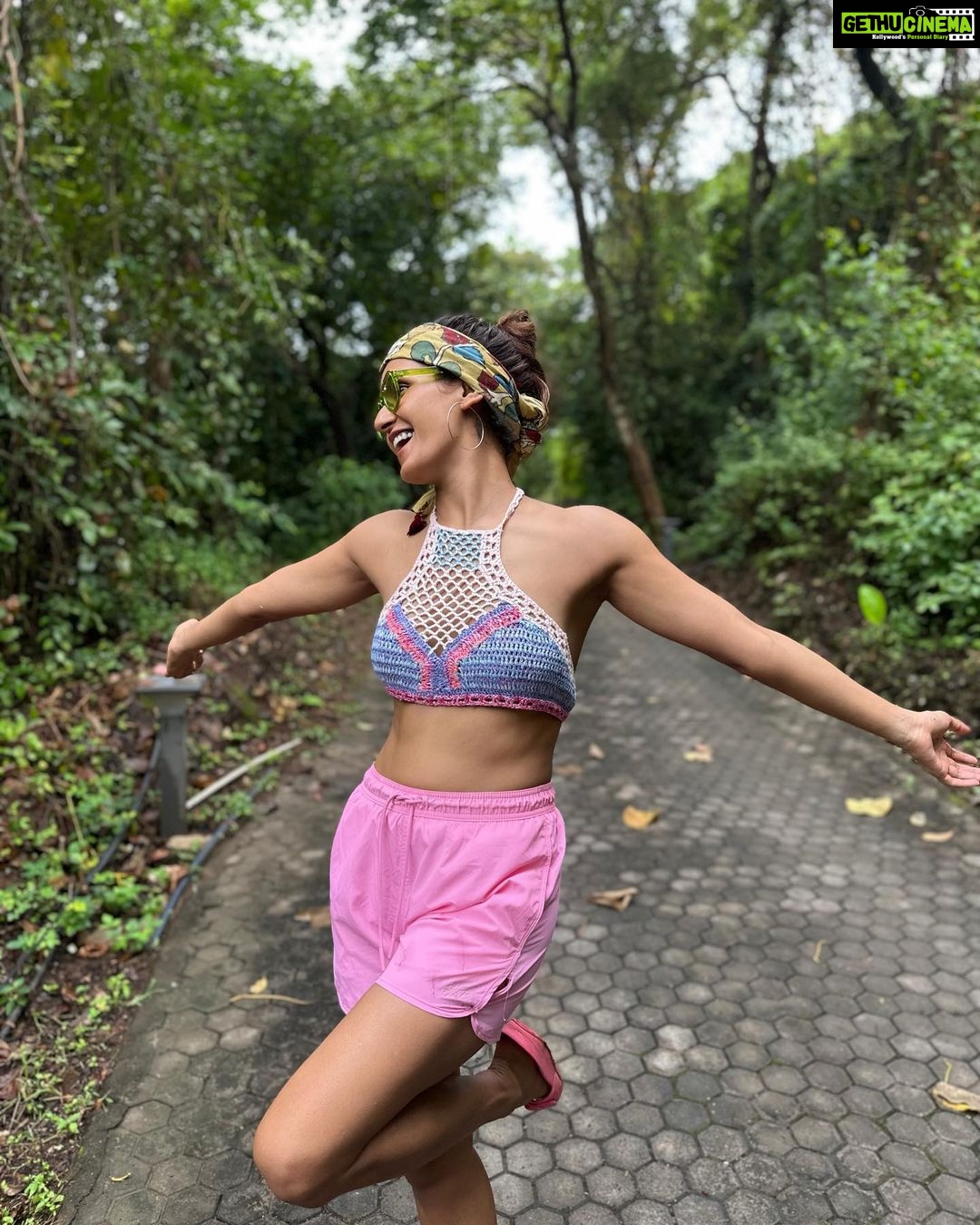 Shakti Mohan Instagram - photo dump 🏝️ #throwback #superhappy