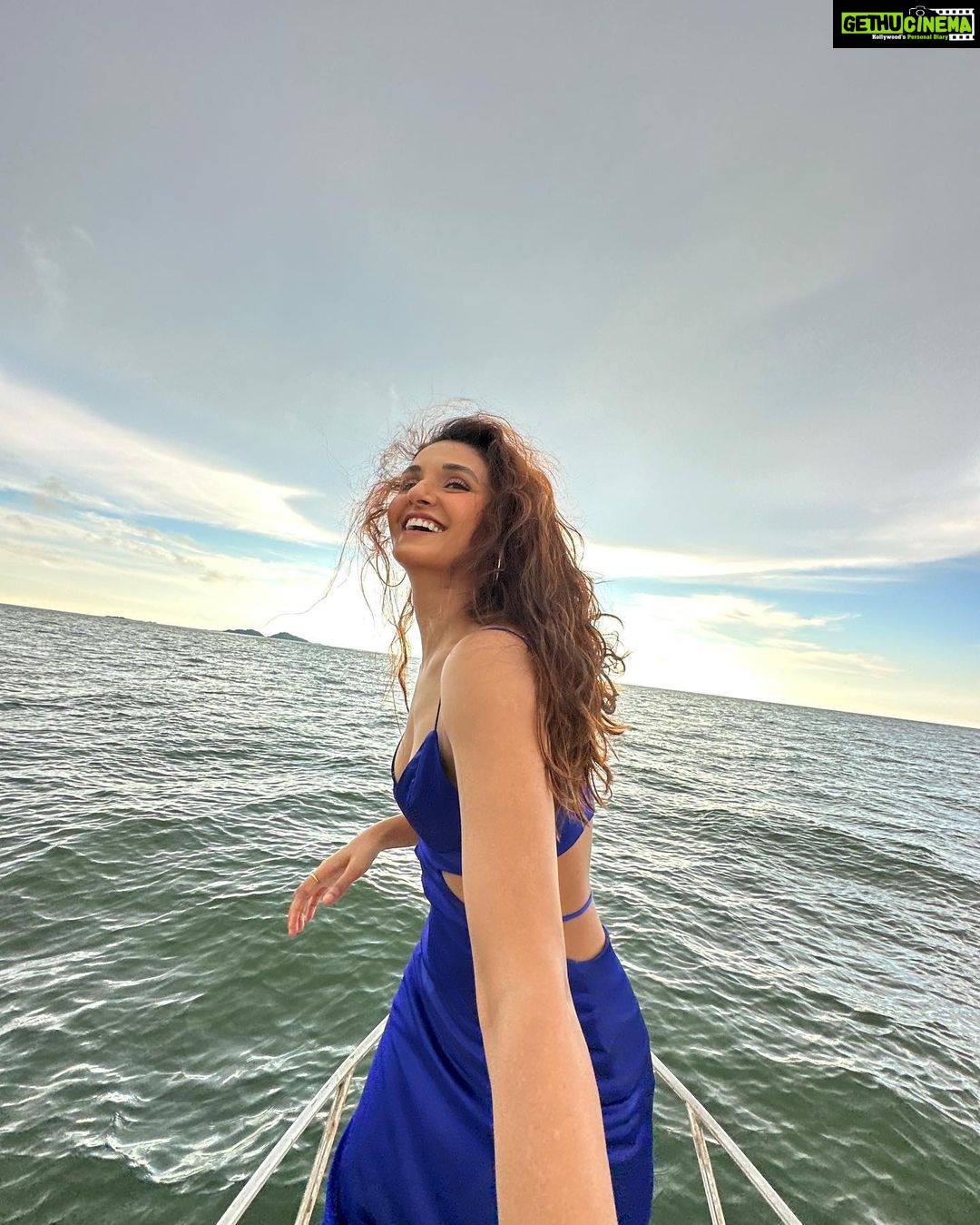 Shakti Mohan Instagram - photo dump 🏝️ #throwback #superhappy