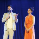 Shakti Mohan Instagram - Moments in time from the Movement & Performance Conservatory Recital, honoured by the presence of our beloved @kapilsharma 🙏🏻 We thank you with all our hearts 🫶🏼 So happy to have my friends, teachers & family supporting our graduating MAPC students. @punitjpathakofficial @neetimohan18 @nihaarpandya @muktimohan Eternally grateful to all the teachers @nrityashakti who work relentlessly and selflessly to make every event magical. Big thanks to @itsneerajlohni for designing the entire recital 👏🏼👏🏼👏🏼 @anushisingh_np @bramharshi_bhardwaj @aricmastr @s_kautia Can’t get the routines you guys choreographed out of my head! Proud of our faculty! 👏🏼👏🏼👏🏼 Special thanks to @afrogirl_indian for being the gracious host of the evening. Love my Jiggy who makes it all happen with love and more love @psy444_fauj 🫶🏼 Most importantly I want to thank all the friends and families of students who are a constant support in their journey. This wouldn’t be possible without our team @sanjip_rajak @bablukumar0810 @janhavinsane @ritual_fauj @__ishitatiwari__ @yash.l.amin & our volunteers. Videography by @souravsharmaofficial Photography by @shubhamdancer #MAPC #NrityaShakti