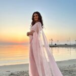 Shakti Mohan Instagram – Saree not sarry 🤓
Tried wearing saree by myself for the first time… couldn’t walk 🤷🏻‍♀️
Thanks to the girls on the beach who came to my rescue and fixed it 🥻😅

📷 @ruheedosani @muktimohan

Styled by @isolatednee 
Assisted by @styling_by_shruti @shraddha.dange
Outfit @madsamtinzin
Ring @soranamjewels