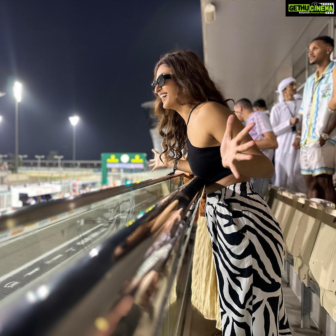 Shakti Mohan Instagram - Yassss babyyyy 🏎️ What an amazing event #F1 Crazyyy meeting @ranveersingh @shaq @anthonyanderson @martinlawrence @ymcofficial @visitabudhabi #AbuDhabiGP #Yasalam2022 #FindYourPace #InAbuDhabi