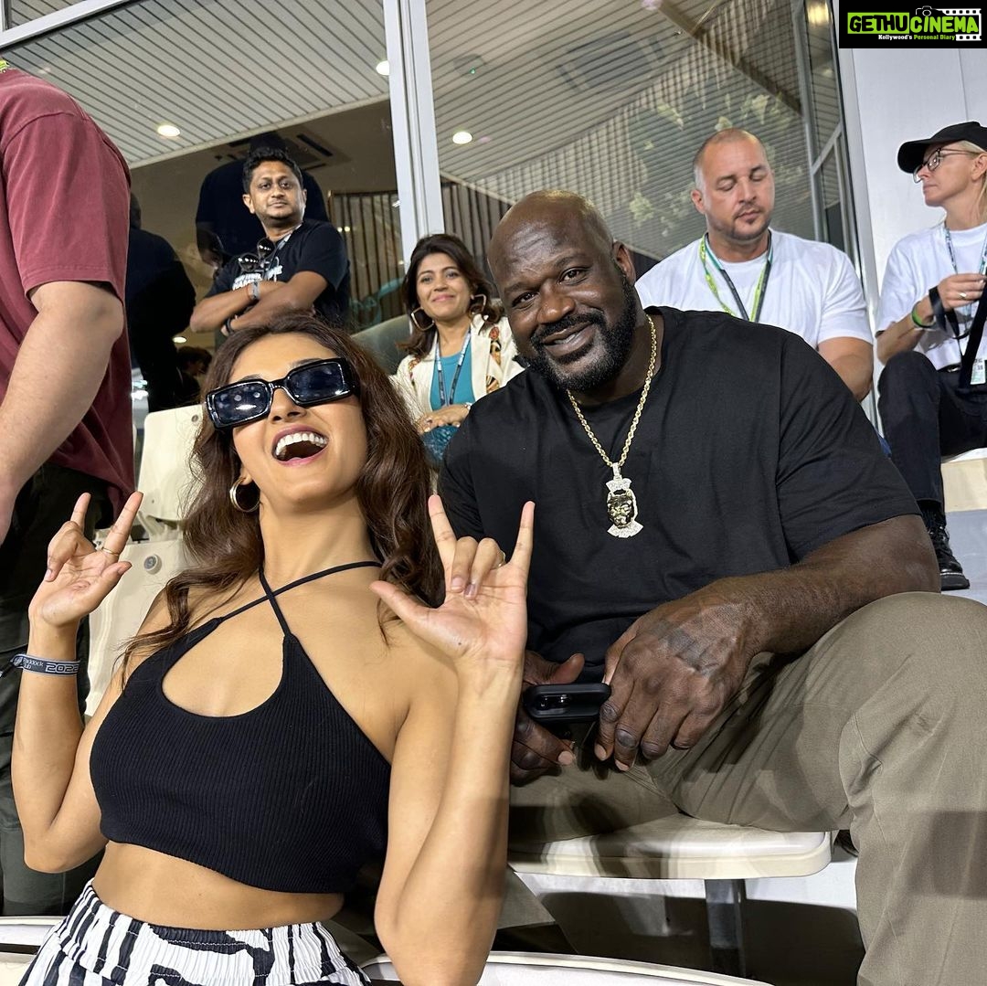 Shakti Mohan Instagram - Yassss babyyyy 🏎️ What an amazing event #F1 Crazyyy meeting @ranveersingh @shaq @anthonyanderson @martinlawrence @ymcofficial @visitabudhabi #AbuDhabiGP #Yasalam2022 #FindYourPace #InAbuDhabi