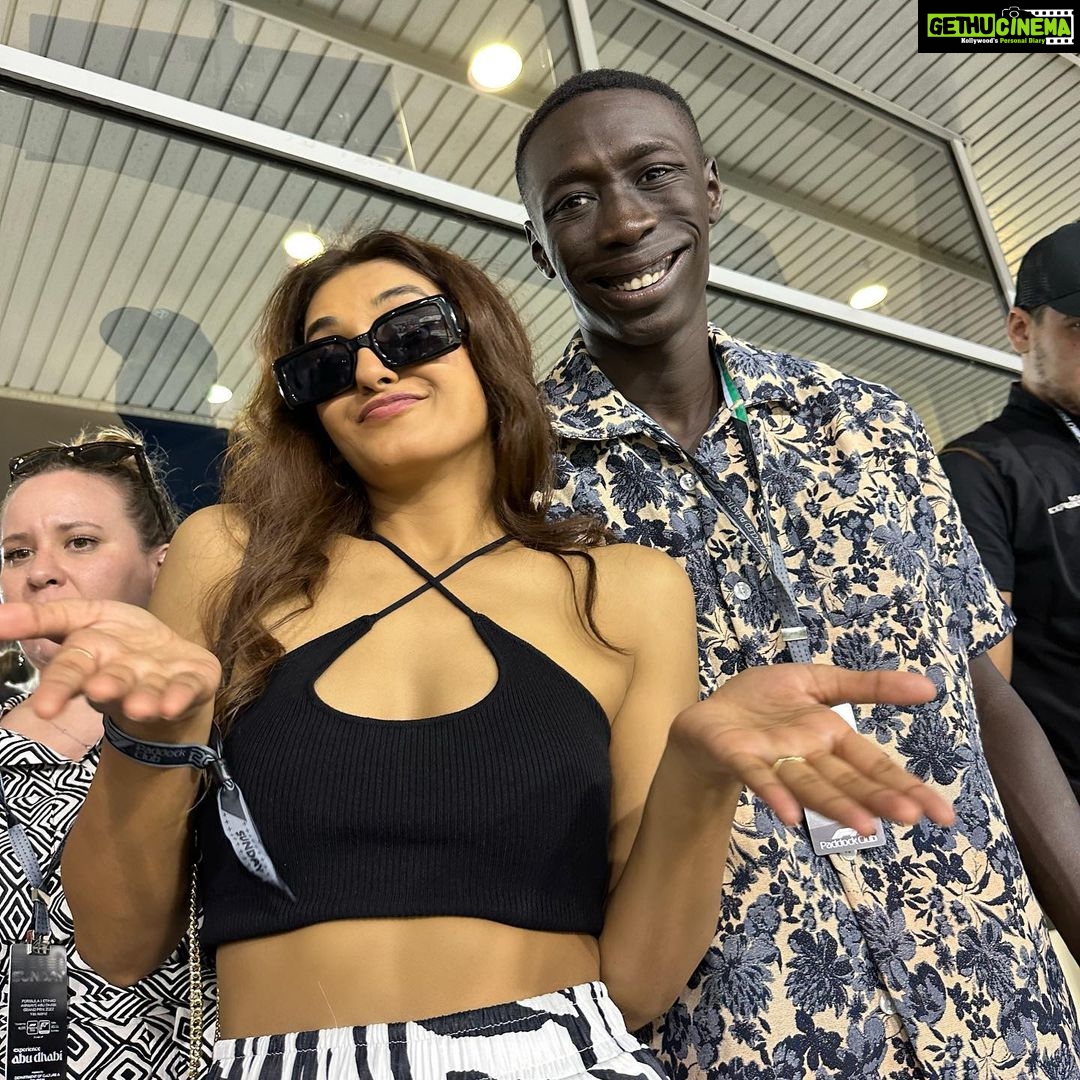 Shakti Mohan Instagram - Yassss babyyyy 🏎️ What an amazing event #F1 Crazyyy meeting @ranveersingh @shaq @anthonyanderson @martinlawrence @ymcofficial @visitabudhabi #AbuDhabiGP #Yasalam2022 #FindYourPace #InAbuDhabi