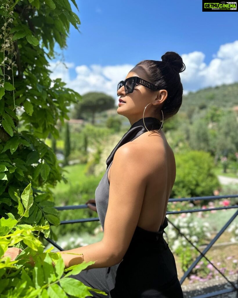 Shakti Mohan Instagram - Under the Tuscan sun Tuscany, Italy