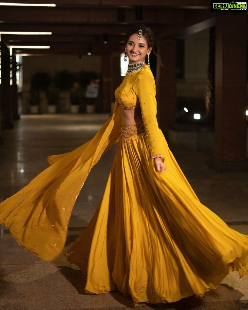 Shakti Mohan Instagram - and it was All… Yellow 🌻 Loved this look for @mohansisterslive Hyderabad ✨ HMU - @ritickasjalan @rasilaravariamua Outfit - @ease_kv Jewellery- @aquamarine Stylist - @dharagandhistylist 📸 - @_smfilms @rahatmakhani @premavshetty @_shraddhabobade_ @jagtap721 #MSL #mohansisterslive
