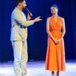 Shakti Mohan Instagram - Moments in time from the Movement & Performance Conservatory Recital, honoured by the presence of our beloved @kapilsharma 🙏🏻 We thank you with all our hearts 🫶🏼 So happy to have my friends, teachers & family supporting our graduating MAPC students. @punitjpathakofficial @neetimohan18 @nihaarpandya @muktimohan Eternally grateful to all the teachers @nrityashakti who work relentlessly and selflessly to make every event magical. Big thanks to @itsneerajlohni for designing the entire recital 👏🏼👏🏼👏🏼 @anushisingh_np @bramharshi_bhardwaj @aricmastr @s_kautia Can’t get the routines you guys choreographed out of my head! Proud of our faculty! 👏🏼👏🏼👏🏼 Special thanks to @afrogirl_indian for being the gracious host of the evening. Love my Jiggy who makes it all happen with love and more love @psy444_fauj 🫶🏼 Most importantly I want to thank all the friends and families of students who are a constant support in their journey. This wouldn’t be possible without our team @sanjip_rajak @bablukumar0810 @janhavinsane @ritual_fauj @__ishitatiwari__ @yash.l.amin & our volunteers. Videography by @souravsharmaofficial Photography by @shubhamdancer #MAPC #NrityaShakti