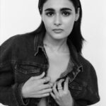 Shalini Pandey Instagram - 🕷️Love me too 🖤 Shot by @vijitgupta Makeup by @flaviagiumua Hair by @pinkeykashidonhair Styled by @khyatibusa