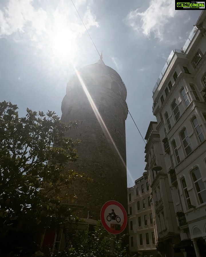 Shalini Pandey Instagram - It’s ME for YOU 🤷🏽‍♀🍦👧🏽🌪🐺🦋🧙‍♀🧚🏽‍♀🌻💭🍊😬✌🏽😊🌻☕ Galata Tower Istanbul