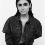 Shalini Pandey Instagram - 🕷️Love me too 🖤 Shot by @vijitgupta Makeup by @flaviagiumua Hair by @pinkeykashidonhair Styled by @khyatibusa