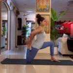 Shamita Shetty Instagram - Stretching is as important as building muscles! Regular stretching help improve flexibility, i.e.,the range of motion of your joints. A flexible and supple body performs better at exercise and also in day to day activities decreasing any risk to injury. Consistent stretching sessions improve blood circulation and posture and alleviates muscular tension throughout the body. Do Your Stretches Now! @clubrpm @yashmeenchauhan . . . . #mondaymotivation #stretching #gym #workout #motivation #workoutvideos #flexibility #love #positivity #gratitude #workoutwithshamita