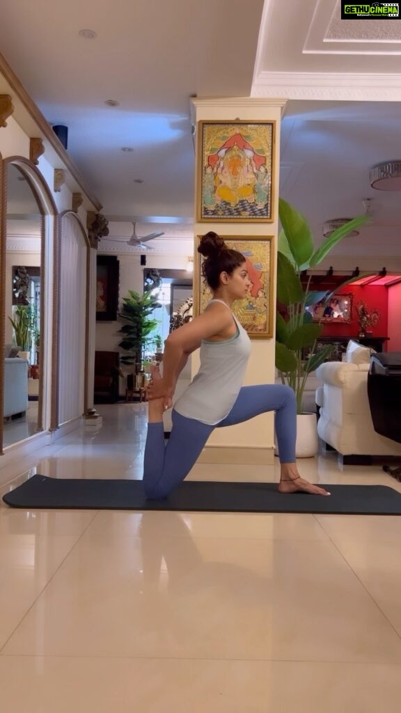 Shamita Shetty Instagram - Stretching is as important as building muscles! Regular stretching help improve flexibility, i.e.,the range of motion of your joints. A flexible and supple body performs better at exercise and also in day to day activities decreasing any risk to injury. Consistent stretching sessions improve blood circulation and posture and alleviates muscular tension throughout the body. Do Your Stretches Now! @clubrpm @yashmeenchauhan . . . . #mondaymotivation #stretching #gym #workout #motivation #workoutvideos #flexibility #love #positivity #gratitude #workoutwithshamita