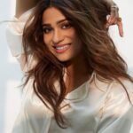 Shamita Shetty Instagram – So many beautiful reasons to be happy ❤️🌺🌸 

#happyme #love #gratitude #happiness