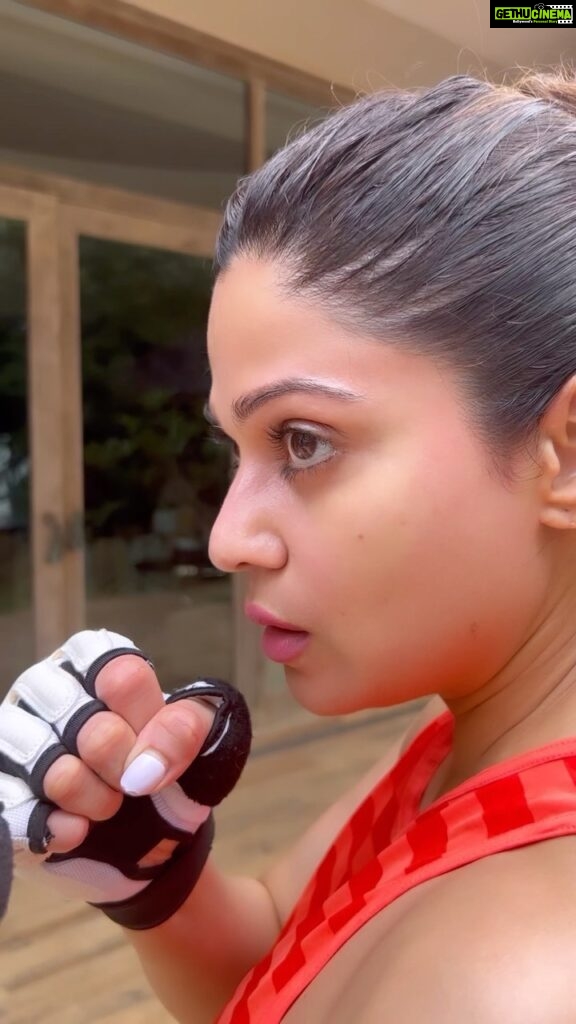 Shamita Shetty Instagram - Everybody has a game plan.. but the plan changes after the first punch ! 🥊 @clubrpm @yashmeenchauhan . . . . #kickboxing #mondaymotivation #strength #workoutmotivation #fitnessmotivation #stronggirl #workoutwithshamita #nogainwithoutpain #love #gratitude