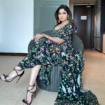 Shamita Shetty Instagram – A strong woman knows she has strength enough for the journey, but a woman of strength knows it is in the journey where she will become strong💪🏻❤️

Outfit : @limerickofficial 
Jewellery: @azotiique 
PR : @amigos.rizwan 
Hair @kromakaysalon 
Managed by : @viniyardfilms 

.

.

.

.

#workmode #ootd #florals #eventdiaries #love #gratitude #positivity