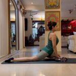 Shamita Shetty Instagram – Flexibility is an important component of fitness!
A sufficient and efficient stretching routine
Is critical to smooth, effective and injury free training. 

Stretching ensures the joints are well lubricated, mobile and all set to move through full range of motion during the exercises.

Tight muscles are prone to injury and negatively affect quality of life. Even day to day activities seem to be a daunting task due to stiffness in body. 

In the post are just a few of various mobility and flexibility exercises I do before the main exercises or  on days dedicated to just stretching. 

Caution-
If you are a tyro, make sure you perform these exercises under supervision of an experienced professional who will prescribe drills according to your unique flexibility limits and fitness level.

@clubrpm @yashmeenchauhan 

#mondaymotivation #stretches #workoutroutine #gymgirl #stronggirl #training #gym #happyme #workoutwithshamita