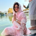 Shamita Shetty Instagram - Beautiful Monday❤️🎀 👗 @theloom.in #blessed #goldentemple #gratitude #love
