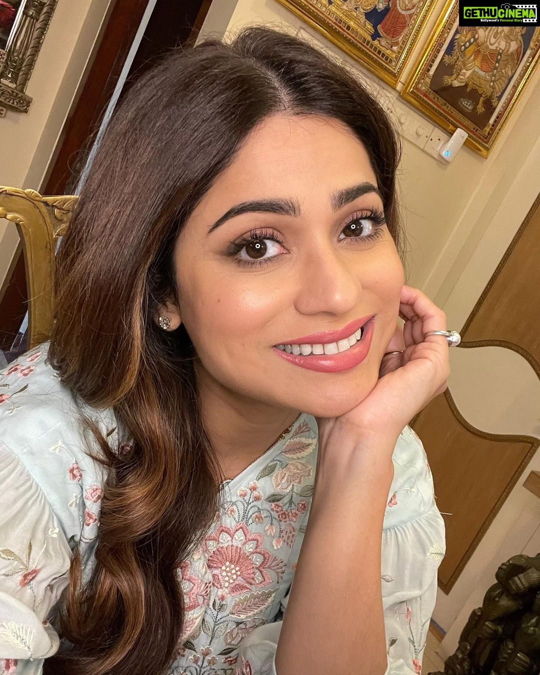 Shamita Shetty Instagram - Happy Vibes ❤️🙆♀️🎀