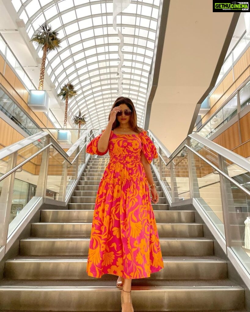 Shamita Shetty Instagram - Colors are the smiles of nature ❤🦋🌼 👗 : @houseoffett @dipublicrelations . . . . #traveldiaries #dallas #happiness #love #gratitude