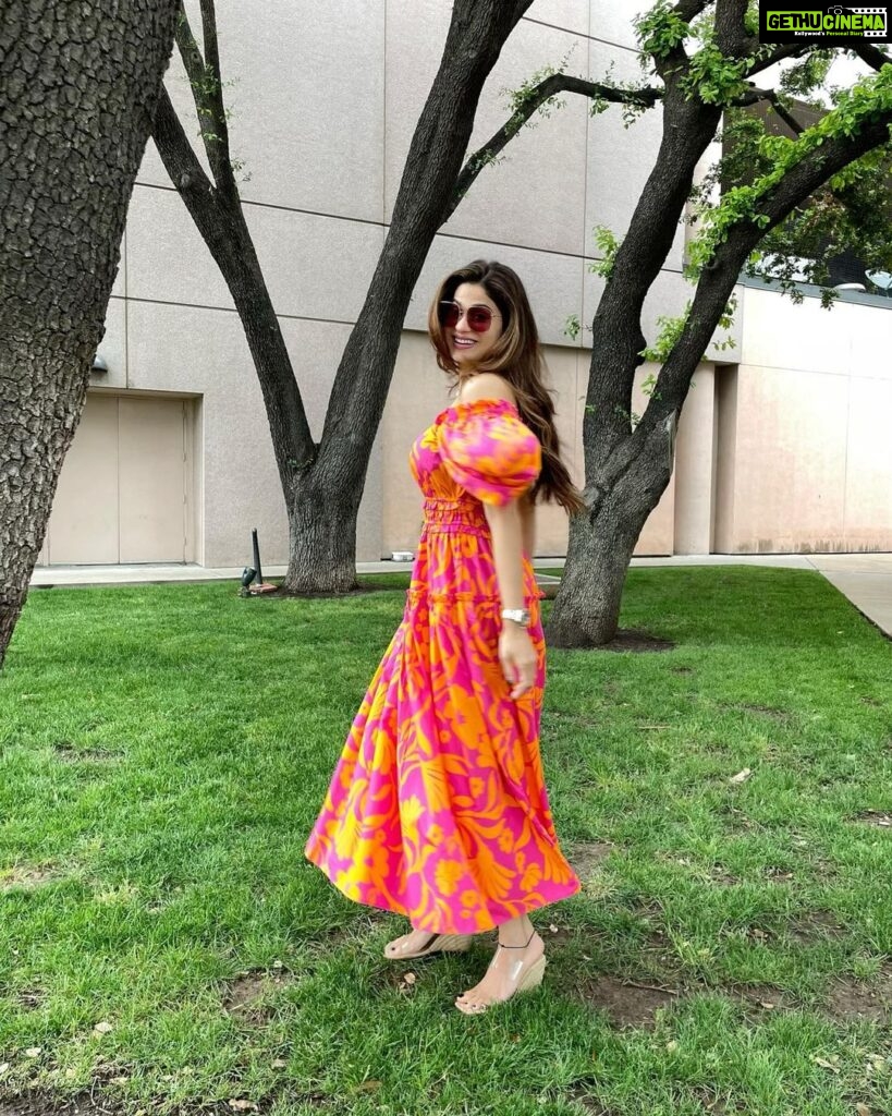 Shamita Shetty Instagram - Colors are the smiles of nature ❤🦋🌼 👗 : @houseoffett @dipublicrelations . . . . #traveldiaries #dallas #happiness #love #gratitude