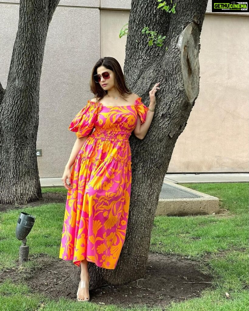 Shamita Shetty Instagram - Colors are the smiles of nature ❤️🦋🌼 👗 : @houseoffett @dipublicrelations . . . . #traveldiaries #dallas #happiness #love #gratitude