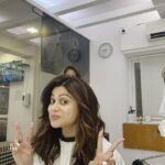 Shamita Shetty Instagram – Time for a change I say! Let’s start with hair ✂️n color 🦋 😛Love u @kantamotwani ❤️ @kromakaysalon