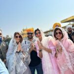 Shamita Shetty Instagram – Beautiful Monday❤️🎀 

👗  @theloom.in 

#blessed #goldentemple #gratitude #love