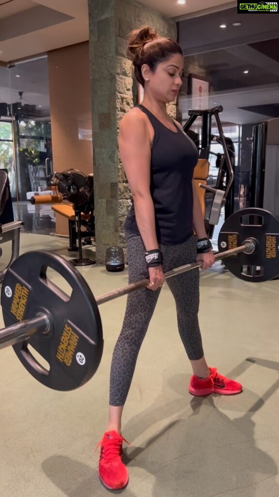 Shamita Shetty Instagram - Deadlifting 60 kg for 6 reps at the bodyweight of 54 kg is my first ever sub maximal SUMO stance DL record 🤪 target : 100 kgs!!! Deadlifting is a strength training exercise that can be or I should say...Should Be performed by all- men and women! It is a compound exercise that works several muscle groups including- -Glutes -Hamstrings -Quadriceps -Back -Forearms & Grip Deadlifting can be a beneficial exercise for building overall strength and improving posture. However, proper form is crucial to minimize the risk of injury. It is recommended to start with lighter weights to learn correct form and technique. Increase weight gradually as you become more comfortable and confident with the movement. CAUTION ⚠️ This exercise requires technique, form amd skill and should be performed under the supervision of an experienced professional only!!! @clubrpm @yashmeenchauhan #mondaymotivation #workout #stronggirls #gym #workoutmotivation #love #positivity #gratitude #deadlift #workoutwithshamita