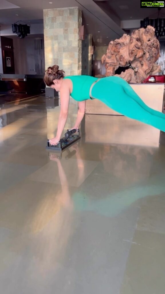 Shamita Shetty Instagram - Wanted some Spice in my push ups and hence this Device 🤪 Challenging My Push-up and Core Strength on The “Push Up Board System” Here I am engaging more muscles as I am pulling and pushing into different variations while being in the straight arm plank position 😰 This primarily works Chest, Shoulders and Triceps. The Core is constantly engaged.💪🏻 A good change from the regular push ups 😀 @clubrpm . . . . #mondaymotivation #workout #pushup #fitness #fitnessaddict #gymgirl #love #gratitude #workoutwithshamita