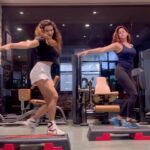 Shamita Shetty Instagram – Step Cardio  is a fun and exciting way to rev up your metabolism and challenge mind and body coordination.
Control the training intensity using either step height or the music bpm.
Here is a snippet of the Step Cardio we enjoyed executing on our favorite piece of music. What better way of cardioing than this 💃💃 My holiday weight … goooooo😤grrr
@yashmeenchauhan @clubrpm 

#mondaymotivation #step #cardio #workout #workoutwithshamita #gym #workoutmotivation #love #gratitude