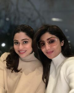 Shamita Shetty Instagram - Sisters … means you always have back up ❤️🧚‍♀️🧿 

#sistergoals #londondiaries #love #mine #sisterhood #gratitude #munkiandtunki