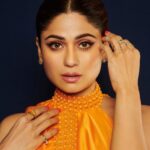 Shamita Shetty Instagram – 🧡

Outfit : @supriamunjalatelier 
Earrings : @ayanasilverjewellery 
Ear cuffs and Rings : @simsumfinejewelry 
Rings : @kaj.finejewellery @diosaparis 
Style by : @styledbychandani @style.cell 
Assisted by : @thecrazy_fattygirl , @ishikakakkad , @ddrishtirawal 
Photography by : @visualaffairs_va 
Hair by : @kantamotwani @kromakaysalon 
.

.

.

.

#feminanykaabeautyawards #ootn #glam #love #happyme #gratitude #glam