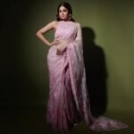 Shamita Shetty Instagram – Simplicity is the ultimate sophistication ❤️ – Leonardo da Vinci 

Saree : @archanaraolabel 
Jewellery : @varunadjani 
Stylist @styledbychandani 
Style Team: @khushaliichauhan @ipshitaaroraaa @rashi_works 
📸 @visualaffairs_va 
Hair : @kantamotwani assisted by @farzana.kromakay @kromakaysalon 
Management: @viniyardfilms @jubinrajeshdesai @kushalsampat 

#lokmatstyleawards2023