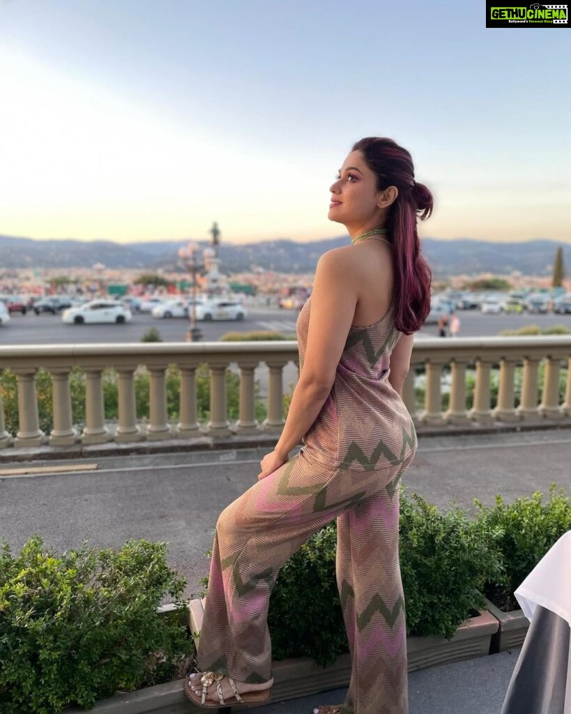 Shamita Shetty Instagram - Accept no one’s definition of your life ; define yourself ! 🦋 . . . #firenze #florence #italy #nightout #love #positivity #gratitude❤️