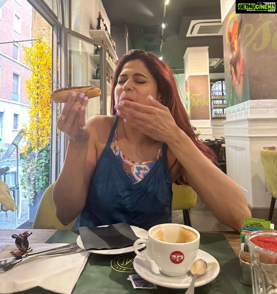 Shamita Shetty Instagram - Life is yum! ❤️🦋 #eclairs #coffee #yummy #lifeisgood #theitalianlife #rome #traveldiaries