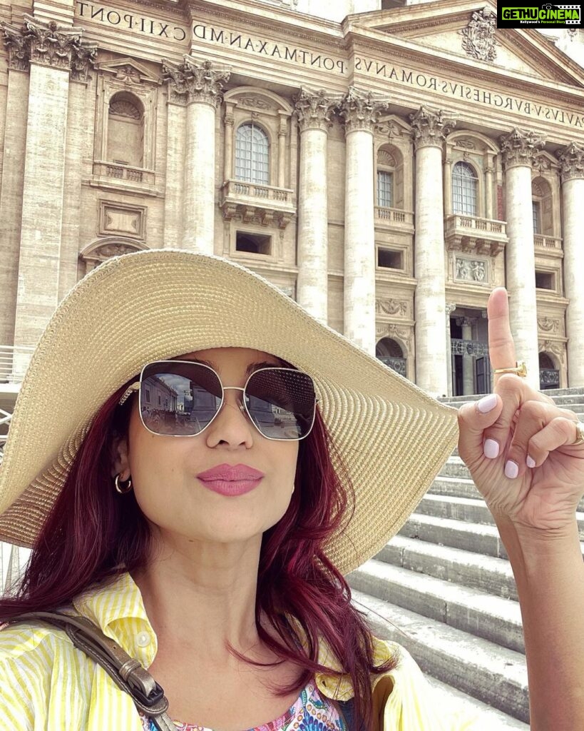 Shamita Shetty Instagram - A day at St Peter’s Basilica ❤️ #stpetersbasilica #italy #rome #traveldiaries