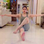 Shamita Shetty Instagram – Mobility is the ability of a joint, or a combination of joints, muscles, tendons, and ligaments, to move actively through a complete range of motion, without resistance, restriction, or pain.

It’s  Physical Independence 🤸‍♂️

How Mobile Are YOU? 
@clubrpm @yashmeenchauhan 

.

.

.

.

#mondaymotivation #workoutwithshamita #fitnessmotivation #gymmotivation #stretches #love #gratitude