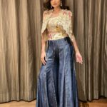Shamita Shetty Instagram - 🌸 Outfit : @payalsinghal Hair : @hairbysharda Jewellery: @azotiique #eventdiaries #aboutlastnight #delhi #glitzglam