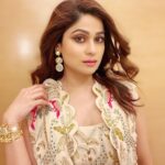 Shamita Shetty Instagram - 🌸 Outfit : @payalsinghal Hair : @hairbysharda Jewellery: @azotiique #eventdiaries #aboutlastnight #delhi #glitzglam