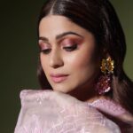 Shamita Shetty Instagram – 🦋 

Saree: @archanaraolabel 
Jewellery: @varunadjani 
Stylist: @styledbychandani 
Assisted by : @khushaliichauhan 
Hair : @kantamotwani @kromakaysalon 
Photographer: @visualaffairs_va 
Management: @viniyardfilms @jubinrajeshdesai @kushalsampat