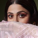 Shamita Shetty Instagram - 🦋 Saree: @archanaraolabel Jewellery: @varunadjani Stylist: @styledbychandani Assisted by : @khushaliichauhan Hair : @kantamotwani @kromakaysalon Photographer: @visualaffairs_va Management: @viniyardfilms @jubinrajeshdesai @kushalsampat