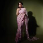 Shamita Shetty Instagram – Simplicity is the ultimate sophistication ❤️ – Leonardo da Vinci
Saree : @archanaraolabel
Jewellery : @varunadjani
Stylist @styledbychandani
Style Team: @khushaliichauhan @ipshitaaroraaa @rashi_works
📸 @visualaffairs_va
Hair : @kantamotwani assisted by @farzana.kromakay @kromakaysalon
Management: @viniyardfilms @jubinrajeshdesai @kushalsampat
#lokmatstyleawards2023