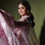Shamita Shetty Instagram – Simplicity is the ultimate sophistication ❤️ – Leonardo da Vinci 

Saree : @archanaraolabel 
Jewellery : @varunadjani 
Stylist @styledbychandani 
Style Team: @khushaliichauhan @ipshitaaroraaa @rashi_works 
📸 @visualaffairs_va 
Hair : @kantamotwani assisted by @farzana.kromakay @kromakaysalon 
Management: @viniyardfilms @jubinrajeshdesai @kushalsampat 

#lokmatstyleawards2023