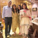 Shamita Shetty Instagram – Family ❤️🦋🤗 

#rakshabandhan #diner #family #love