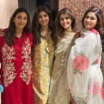 Shamita Shetty Instagram – Family ❤️🦋🤗 

#rakshabandhan #diner #family #love