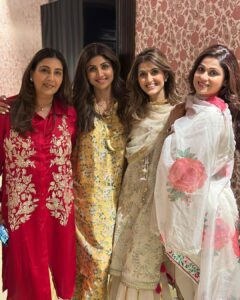 Shamita Shetty Instagram - Family ❤️🦋🤗 

#rakshabandhan #diner #family #love
