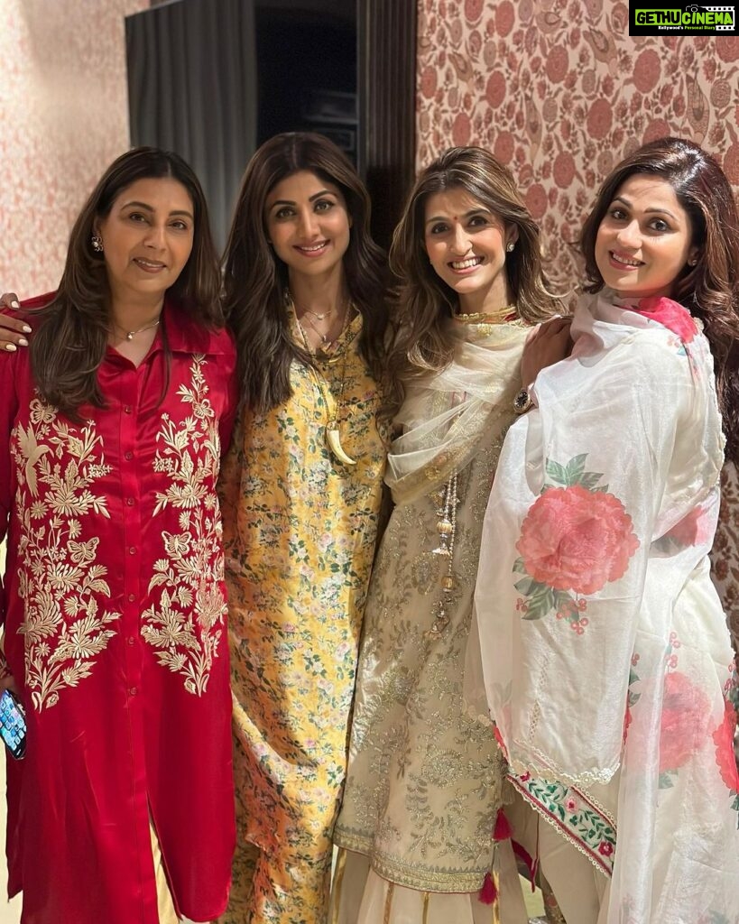 Shamita Shetty Instagram - Family ❤️🦋🤗 #rakshabandhan #diner #family #love